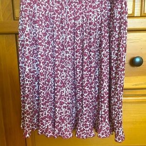 LOFT pleated pull on elastic waist skirt. Size M